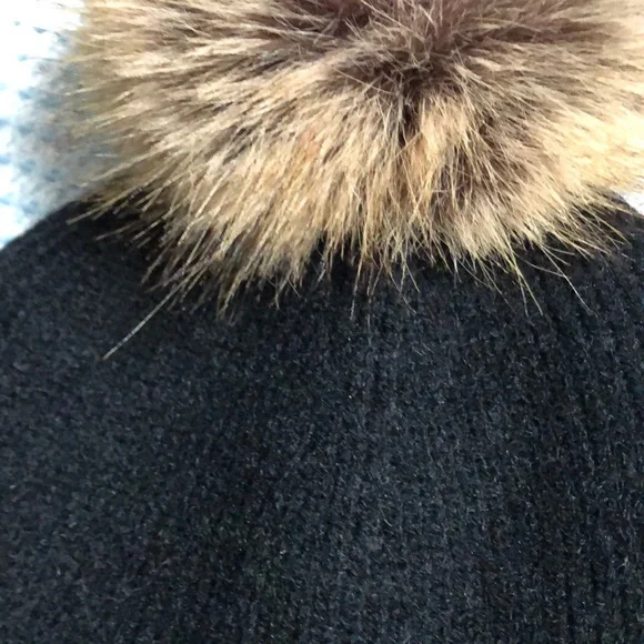 Canada Goose Black Hat with Brown Pom-Pom Canada Goose Black Hat with Brown Fur Pom main image 3
